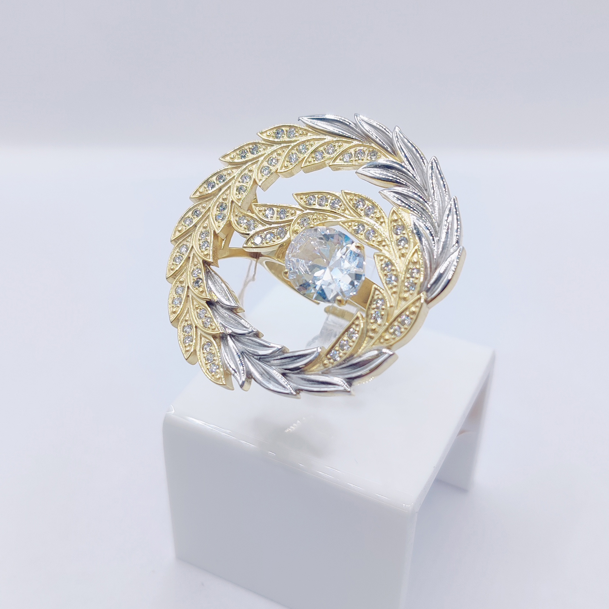 Бижутерное кольцо с фианитами Ювелирное изделие - Бижутерное кольцо с фианитами в магазине Best-Gold 150810