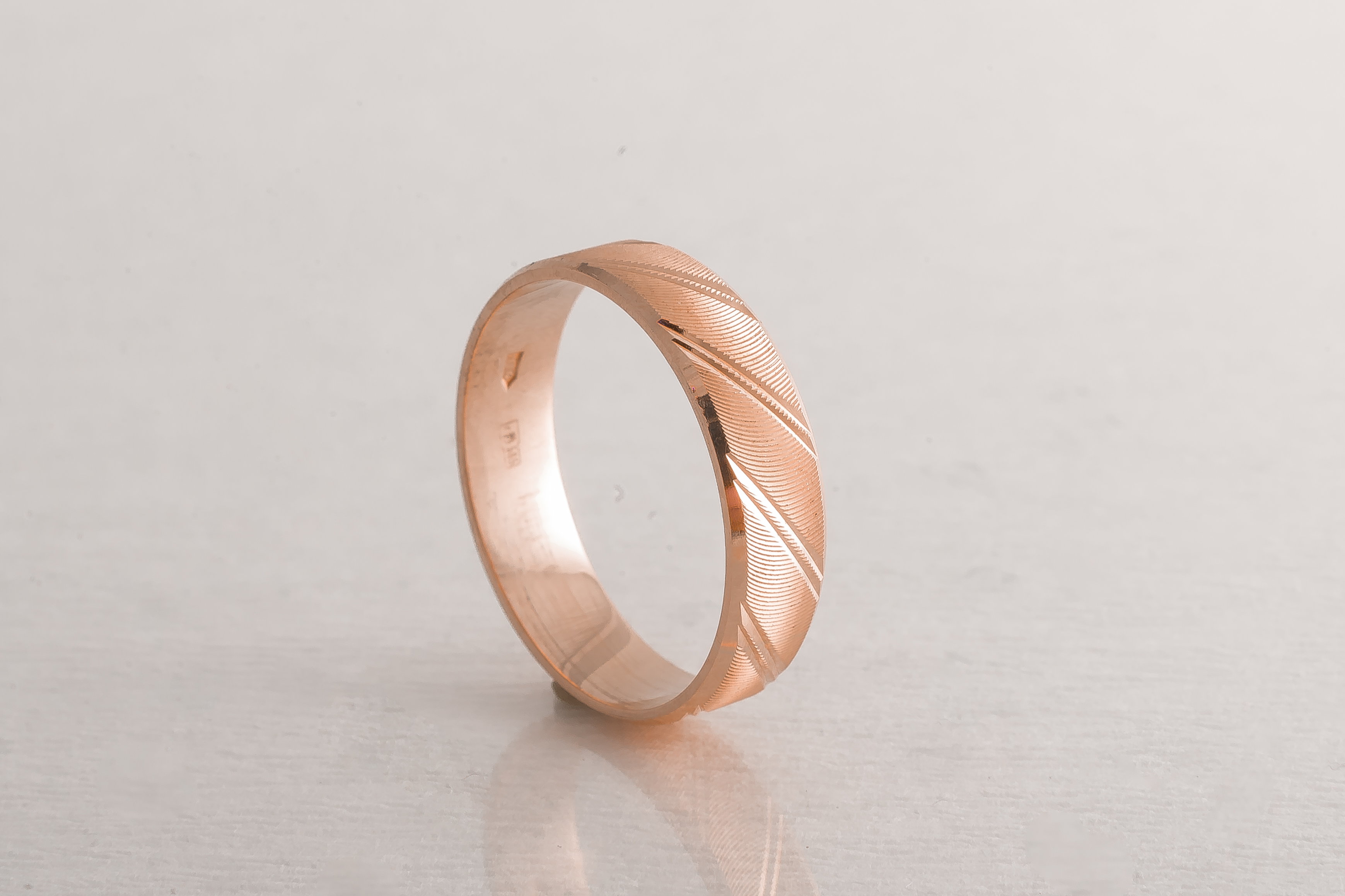 Обручальное кольцо из красного золота Ювелирное изделие - Обручальное кольцо из красного золота в магазине Best-Gold 037711