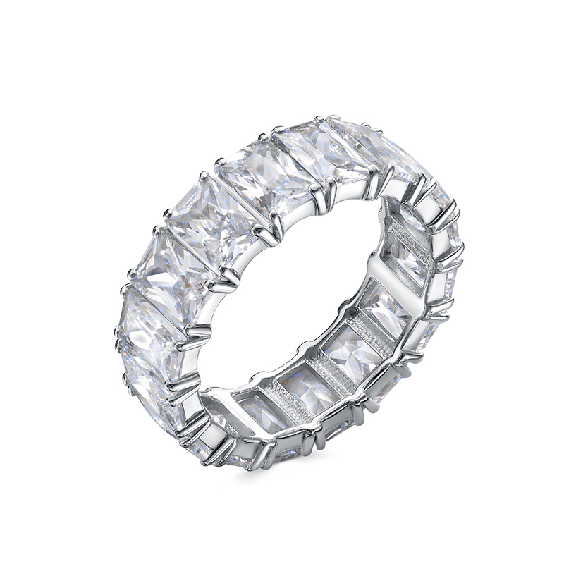 Кольцо из серебра с фианитами