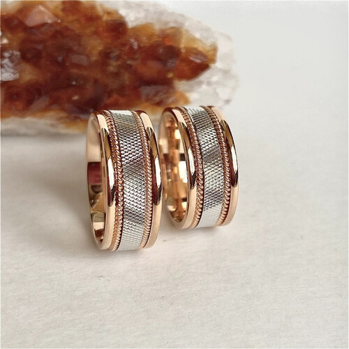 Обручальное кольцо из комбинированного золота