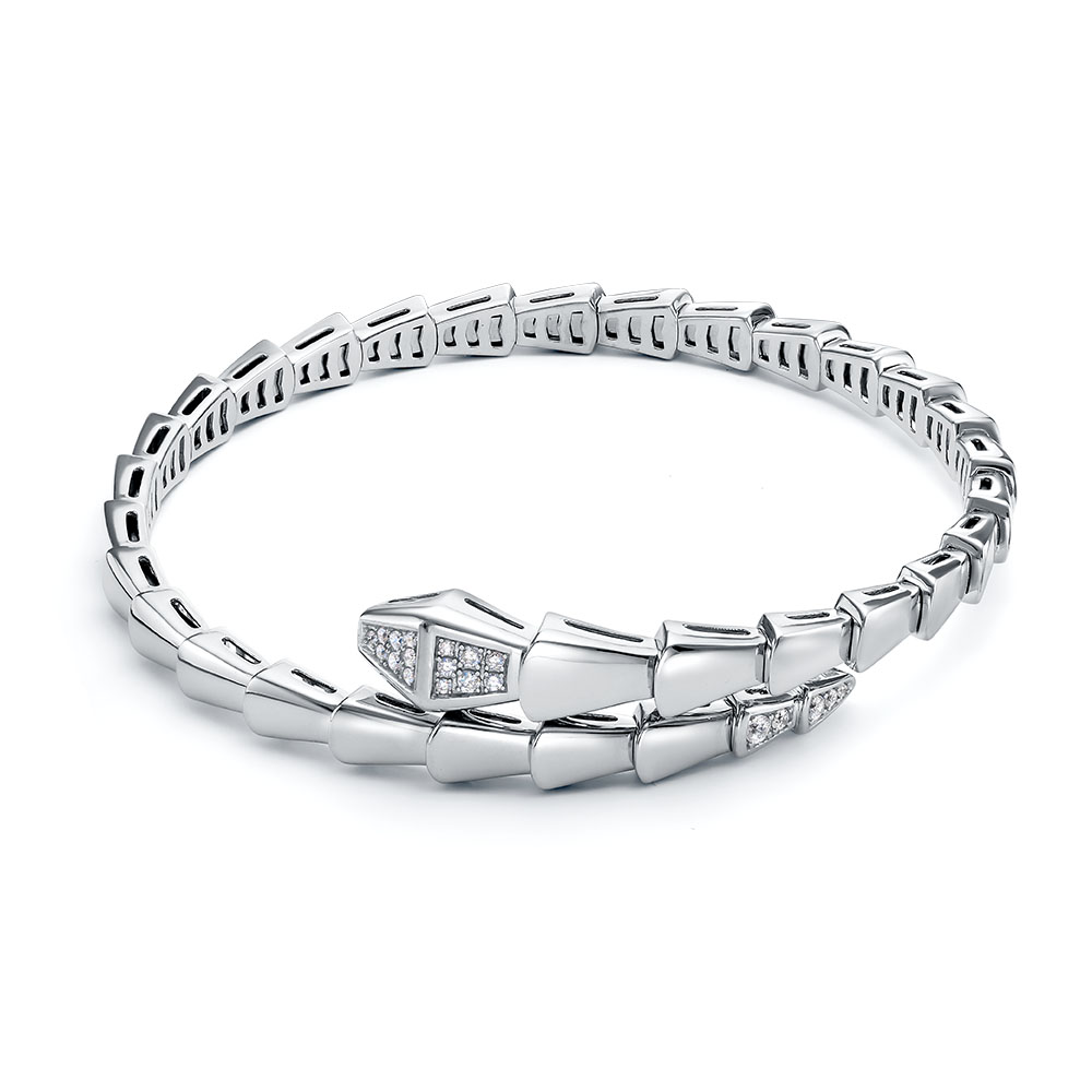 Браслет жесткий из серебра с фианитами