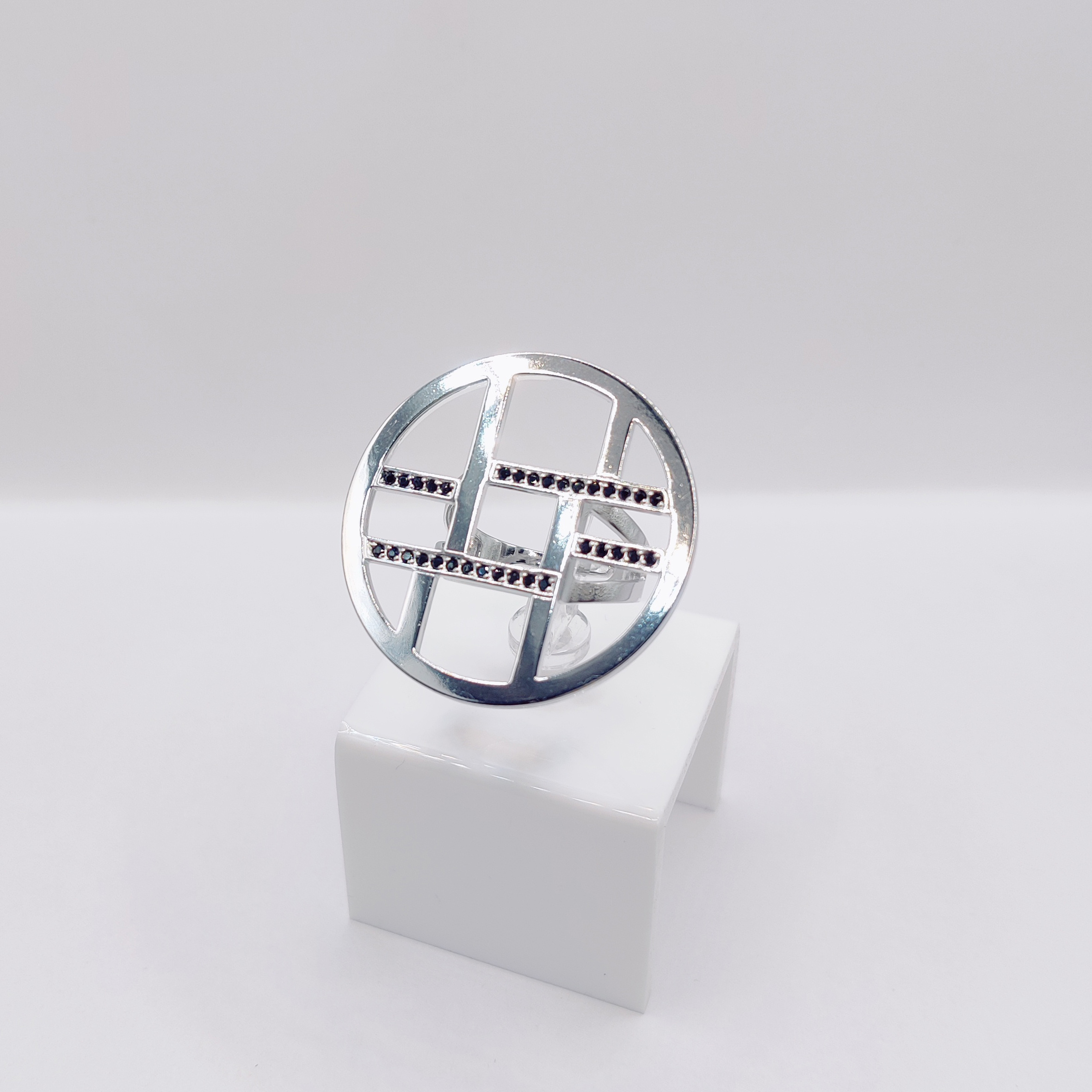 Бижутерное кольцо с фианитами Ювелирное изделие - Бижутерное кольцо с фианитами в магазине Best-Gold 148936