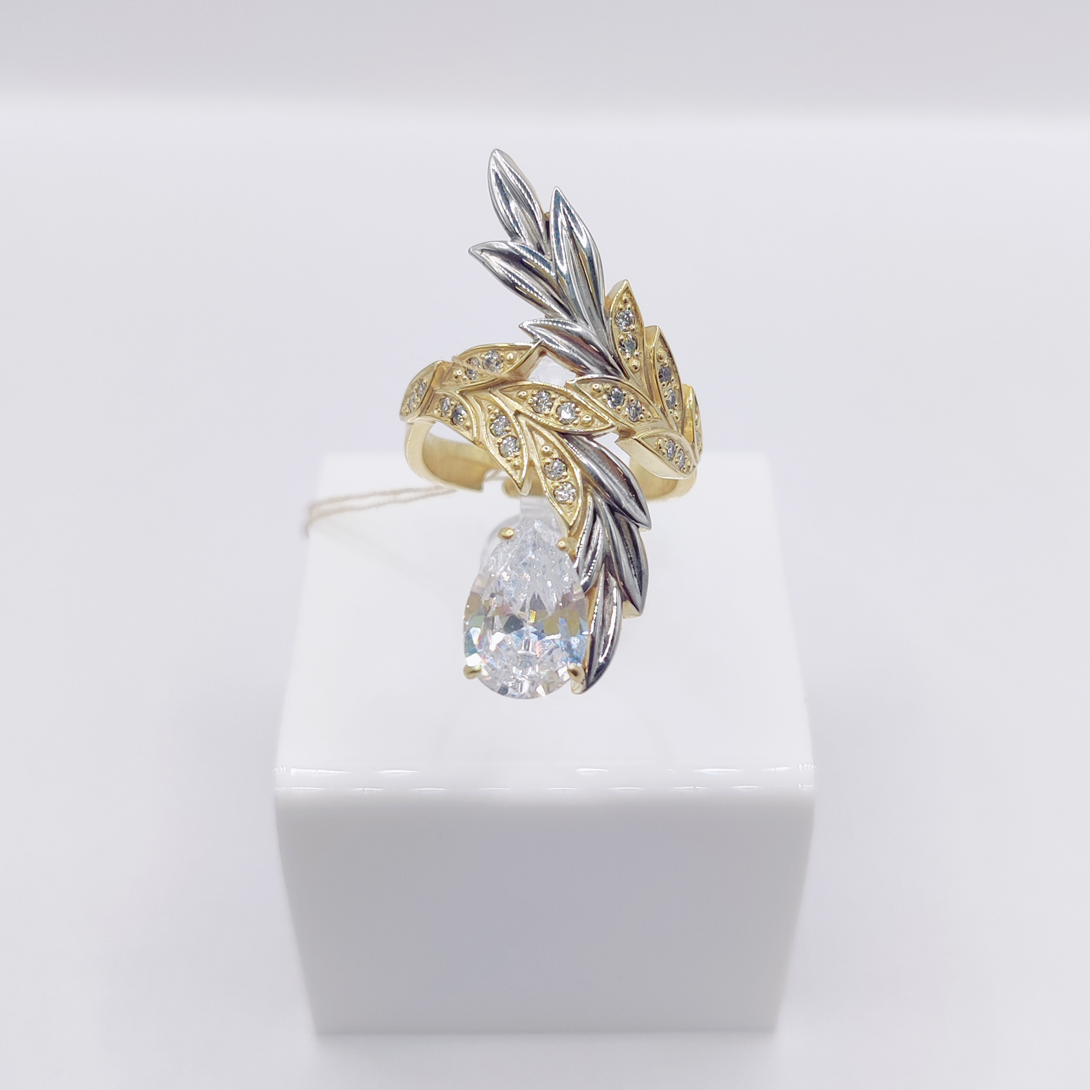 Ювелирное изделие - Бижутерное кольцо с фианитами в магазине Best-Gold 150806