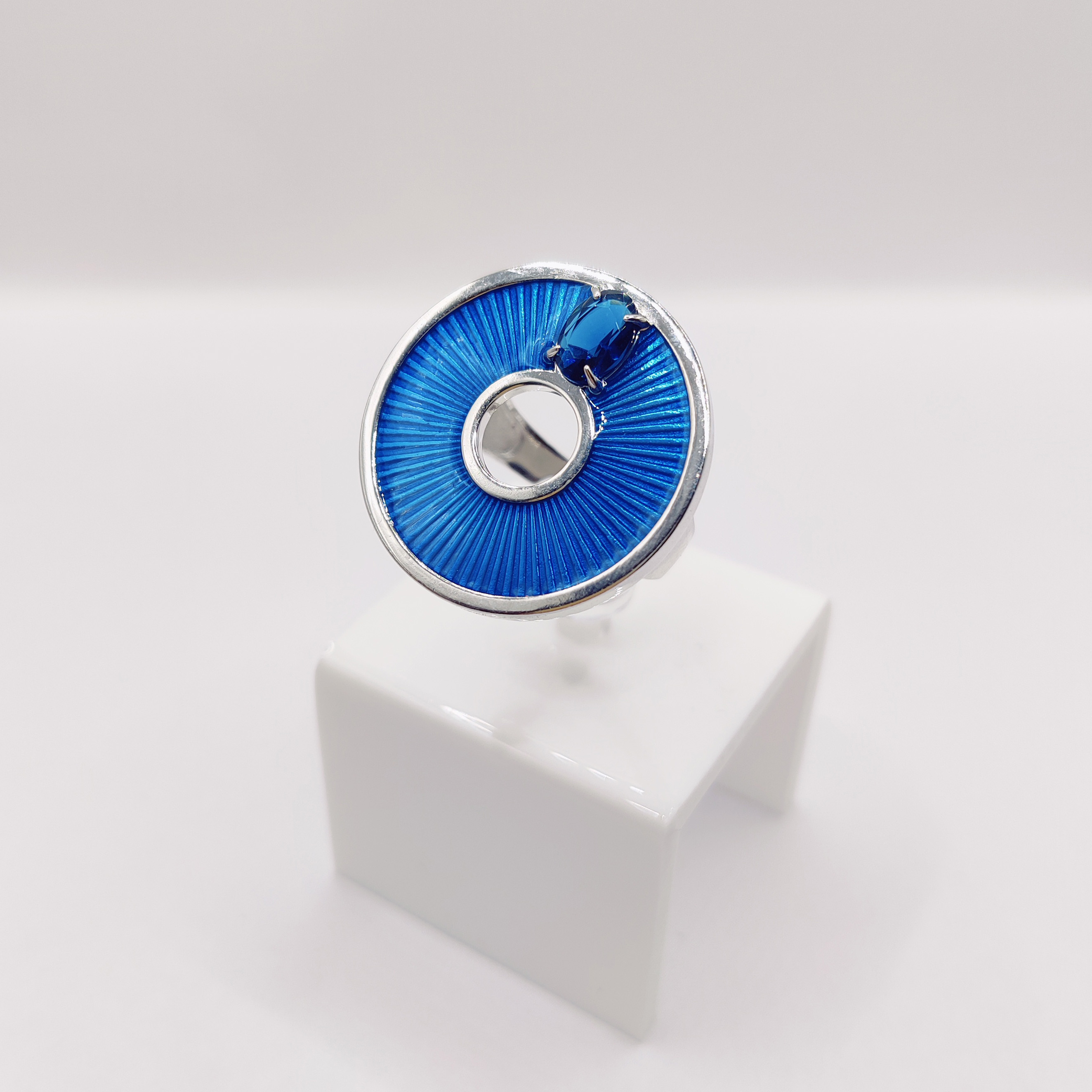 Ювелирное изделие - Бижутерное кольцо с ювелирными стразами в магазине Best-Gold 155216