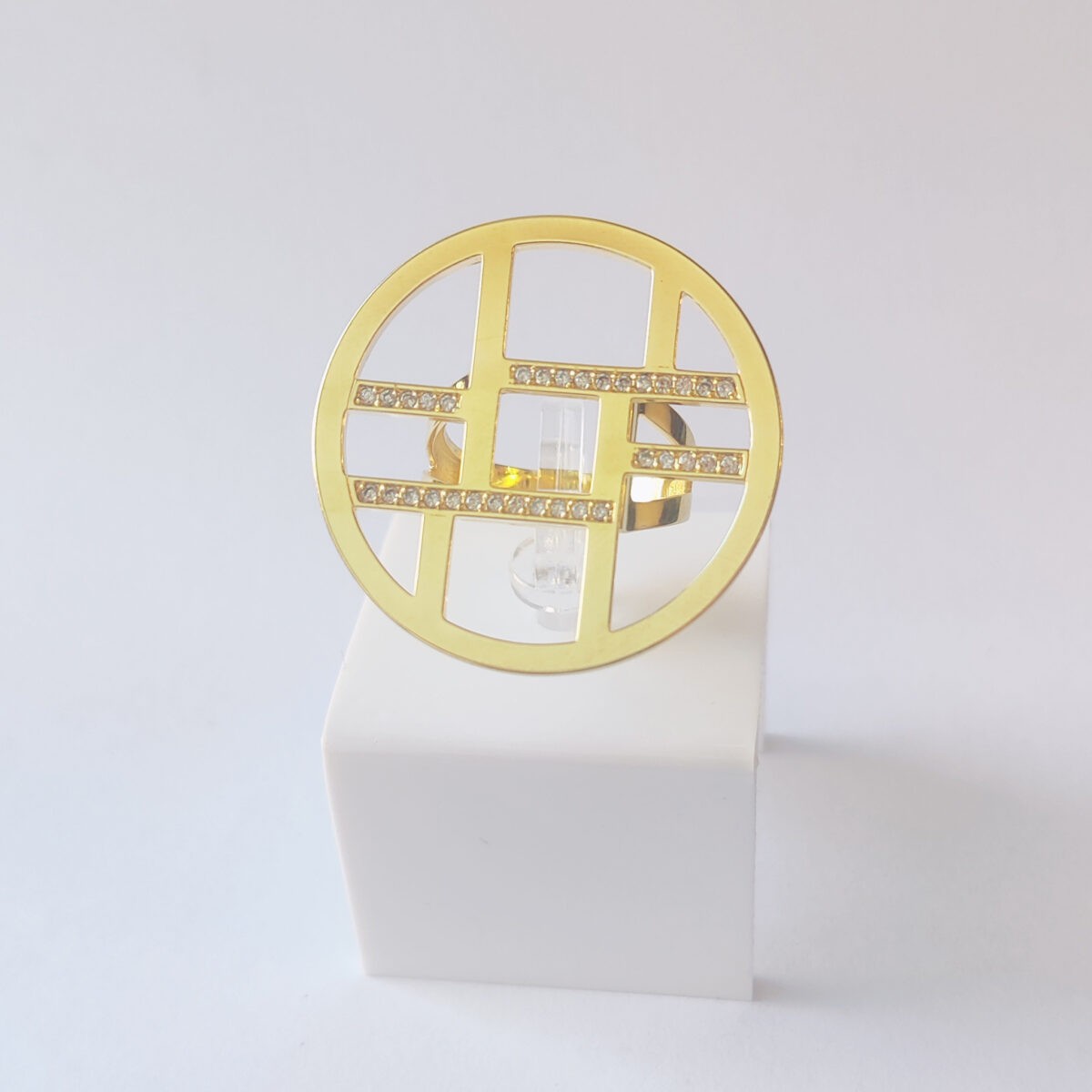 Бижутерное кольцо с фианитами Ювелирное изделие - Бижутерное кольцо с фианитами в магазине Best-Gold 148937