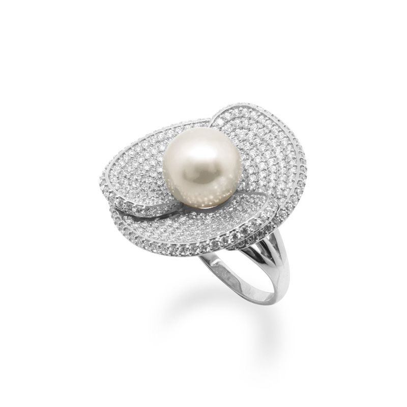 Кольцо из серебра с фианитами и жжемчугом Ювелирное изделие - Кольцо из серебра с фианитами и жжемчугом в магазине Best-Gold 129824